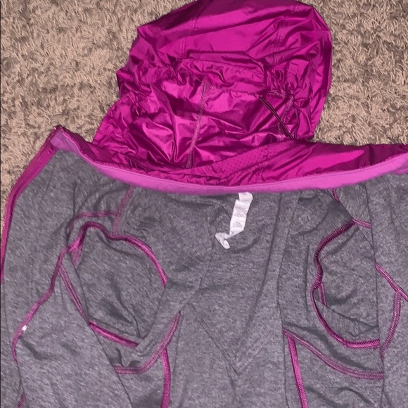 Lululemon purple jacket with hood - Picture 4 of 4